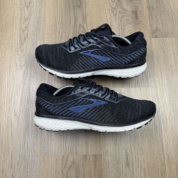 Athletic_Shoes